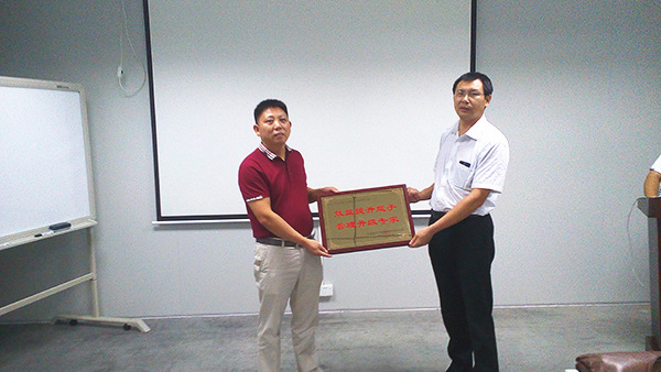 天行健赠送米优app怎么注册效益提升能手，管理升级专家牌匾