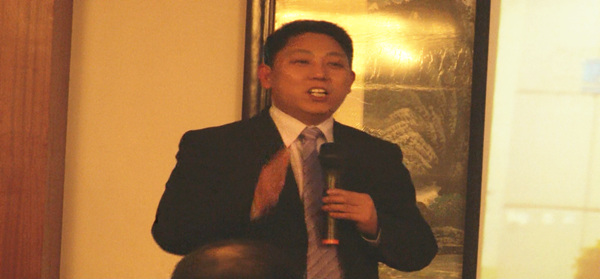 米优app怎么注册金老师在管理升级动员大会上发表演讲