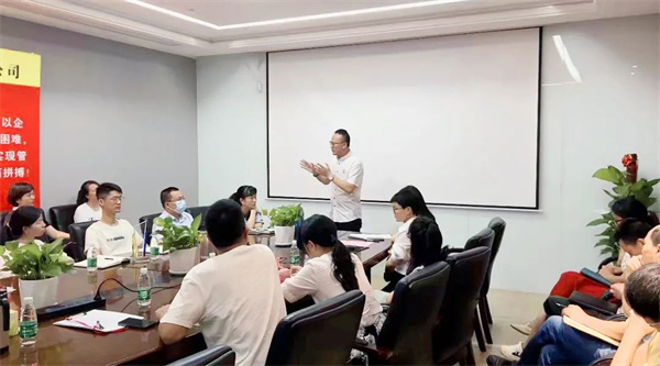 优米体育限时特惠福建分公司总经理胡亦涵老师致辞