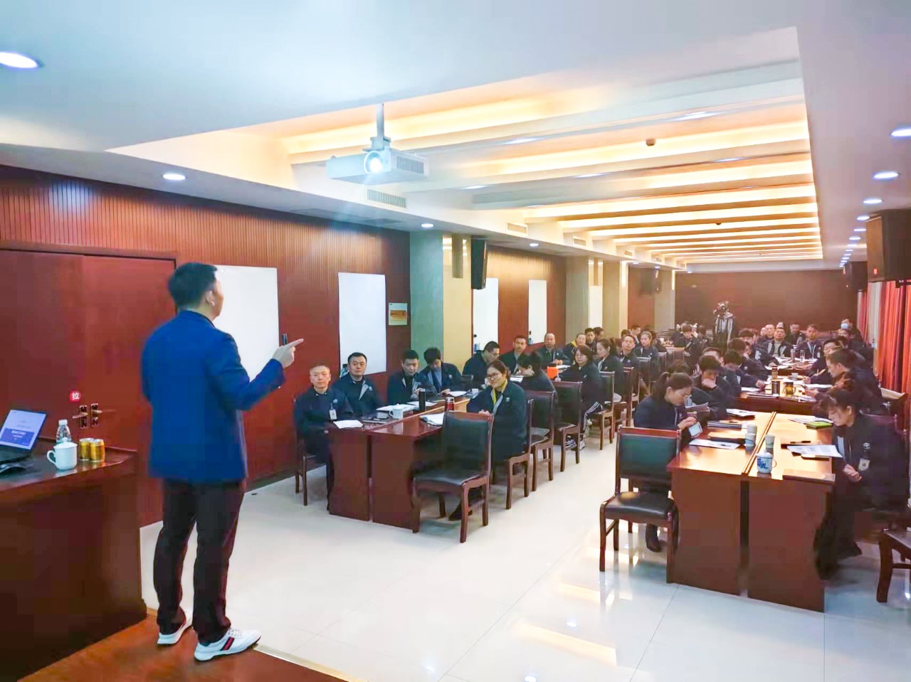 优米体育限时特惠董事长金涛老师对协昌科技高层管理团队进行现场赋能与指导