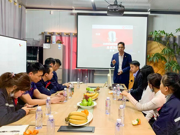 广东gzkaili2企业管理研究院主任肖锋老师致辞