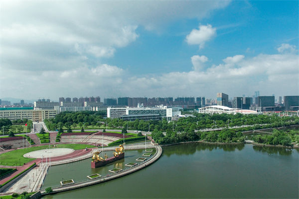 南昌战略咨询公司如何为企业定制长远发展规划？