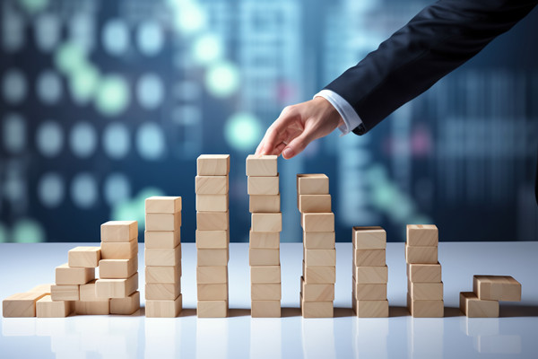 集团如何评估子公司绩效，确保战略目标实现？