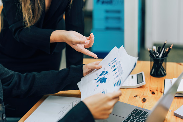 预算编制时，如何确保数据真实，避免信息失真问题？