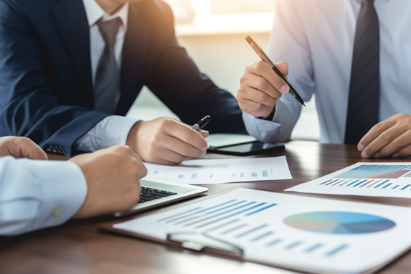 预算编制时，如何确保数据真实，避免信息失真问题？