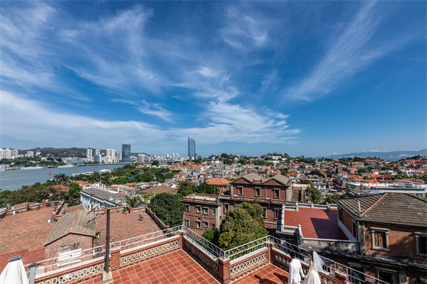 厦门企业深陷同质化竞争泥沼，厦门战略咨询公司如何助力破局？