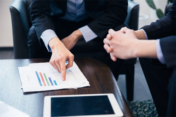 预算松弛现象如何避免，以确保预算的严肃性和准确性？