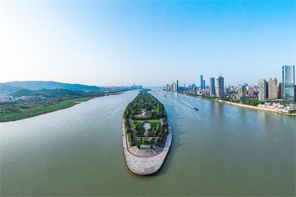 长沙战略咨询公司如何帮传统企业突破发展瓶颈实现转型？