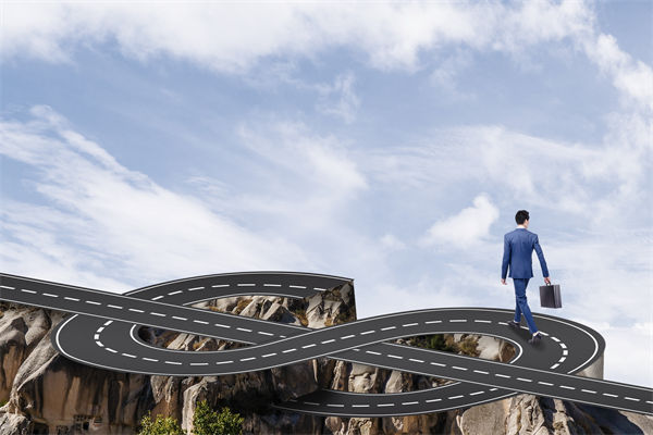 市场突变，现有战略失效，怎么调整战略规划才能破局？