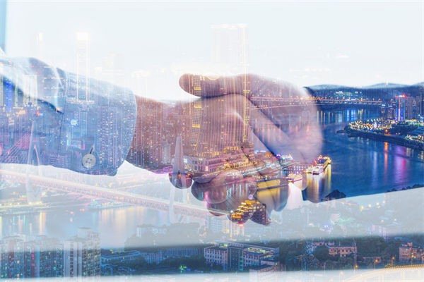 市场突变冲垮计划，如何构建滚动调整的动态校准机制？