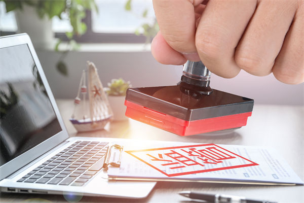 人力资源管理分析：女子挪用公司近1700万买奢侈品