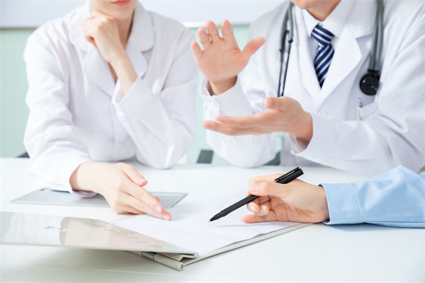 薪酬管理咨询：女子花1780元考陪诊师证却无单可接