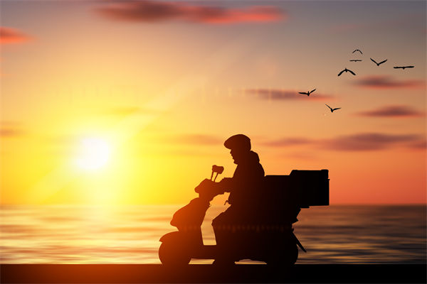 薪酬绩效管理分析：外卖员1天湿透6身衣服病倒入院