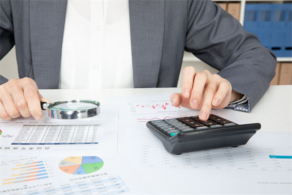 预算成纸上空谈，怎样让数据真正驱动决策落地？