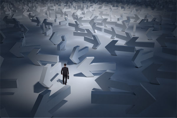 高层沉迷战略蓝图，执行层落地时为何偏离航道？