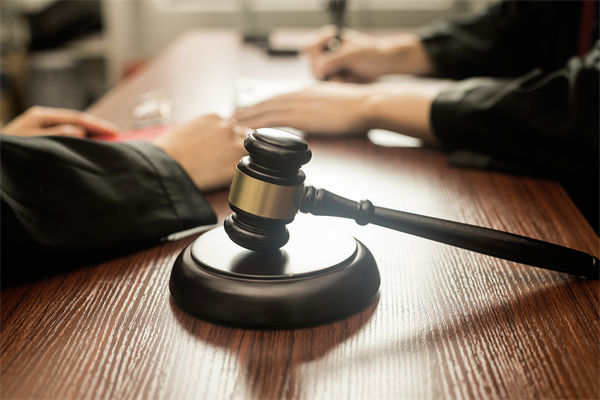 人力资源管理分析：男子请育儿假陪幼女看病被开除