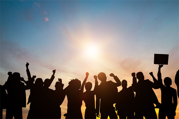 多家公司通知带薪放假看阅兵，绩效管理有何启示？