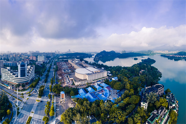 企业陷战略迷茫难寻增长路，肇庆战略咨询公司能指明方向吗？