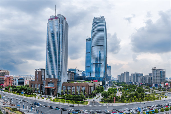 企业卡在增长瓶颈管理老套，东莞管理咨询能劈开新路吗？