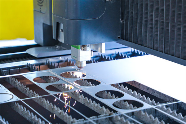 制造业管理咨询公司，如何帮助企业应对市场波动？